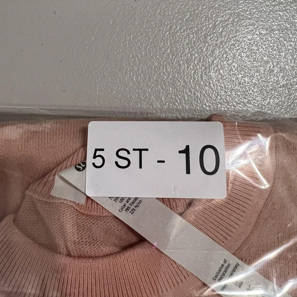 Lululemon Silk Blend Crewneck Sweater Womens Size 6 Peach Satin Lightweight Knit